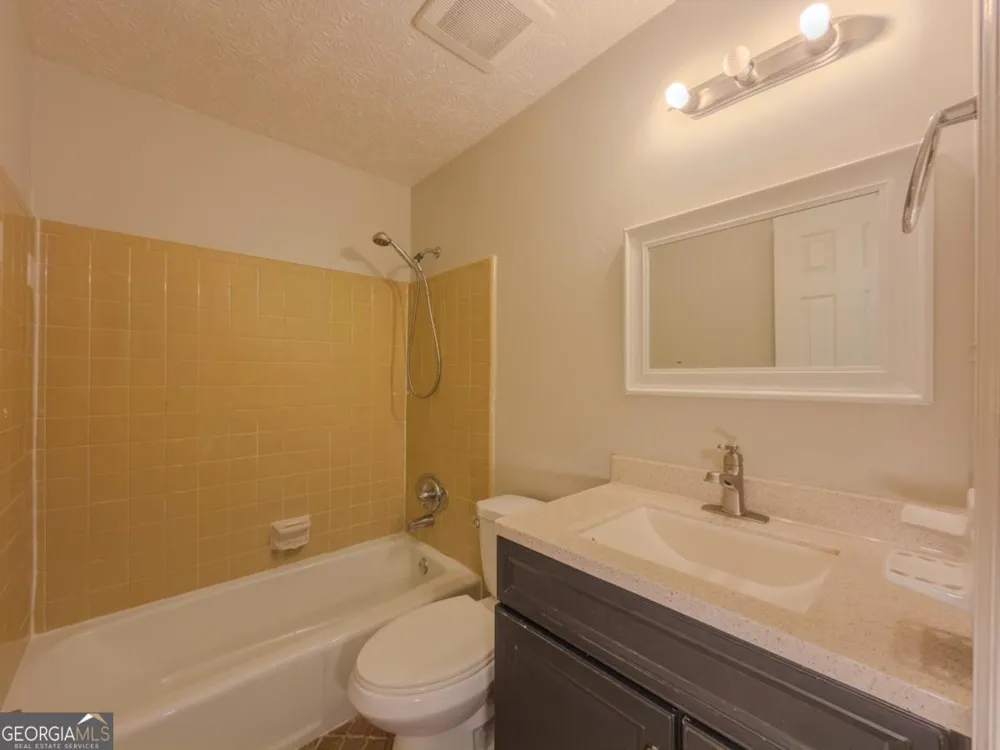 2050 Abington LN Snellville, GA 30078