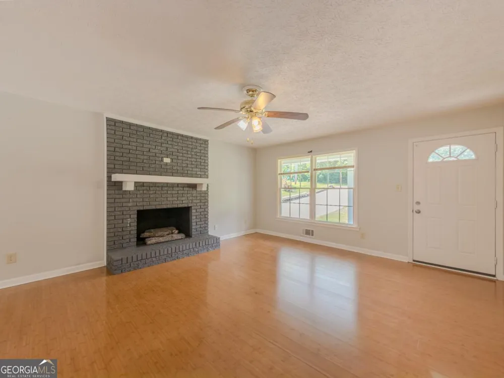 2050 Abington LN Snellville, GA 30078