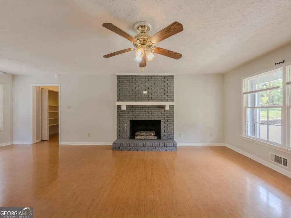 2050 Abington LN Snellville, GA 30078