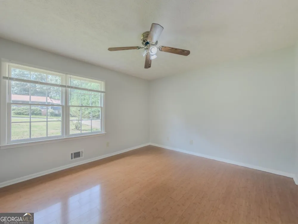 2050 Abington LN Snellville, GA 30078