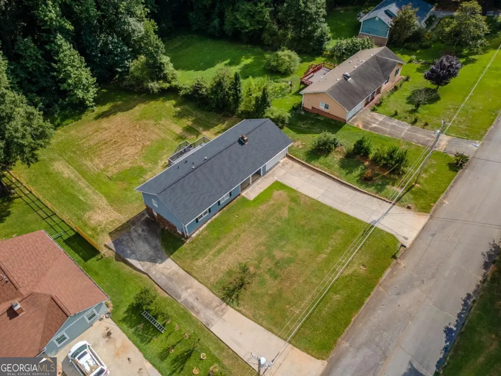 2050 Abington LN Snellville, GA 30078