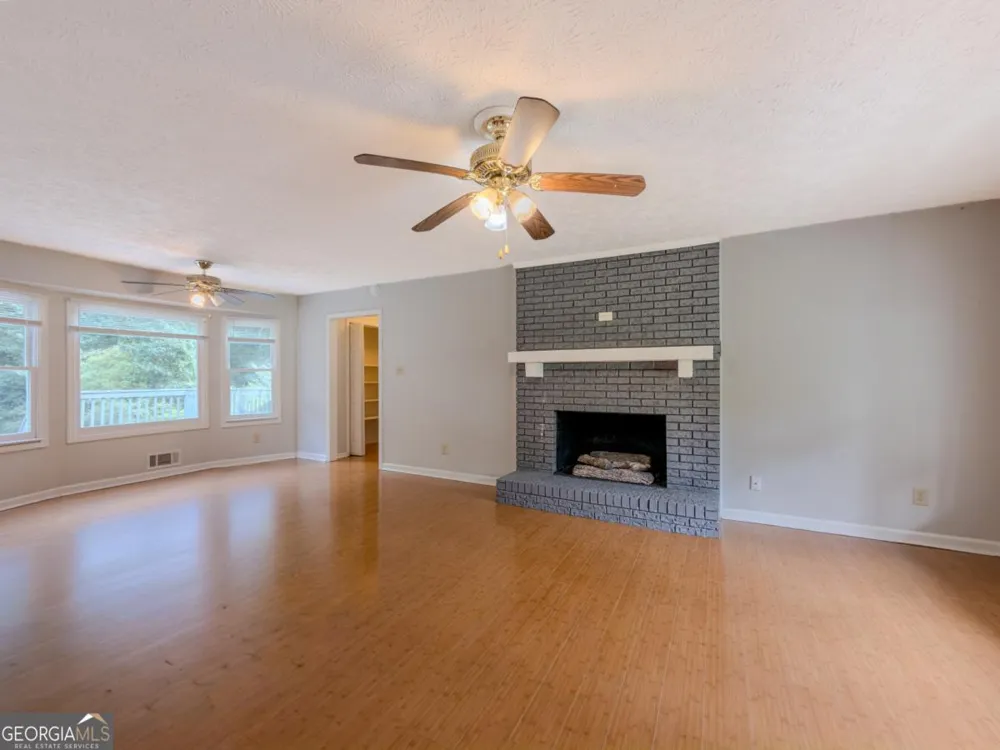 2050 Abington LN Snellville, GA 30078