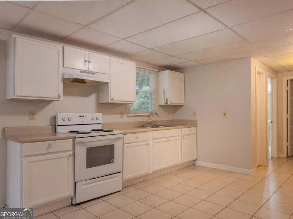 2050 Abington LN Snellville, GA 30078