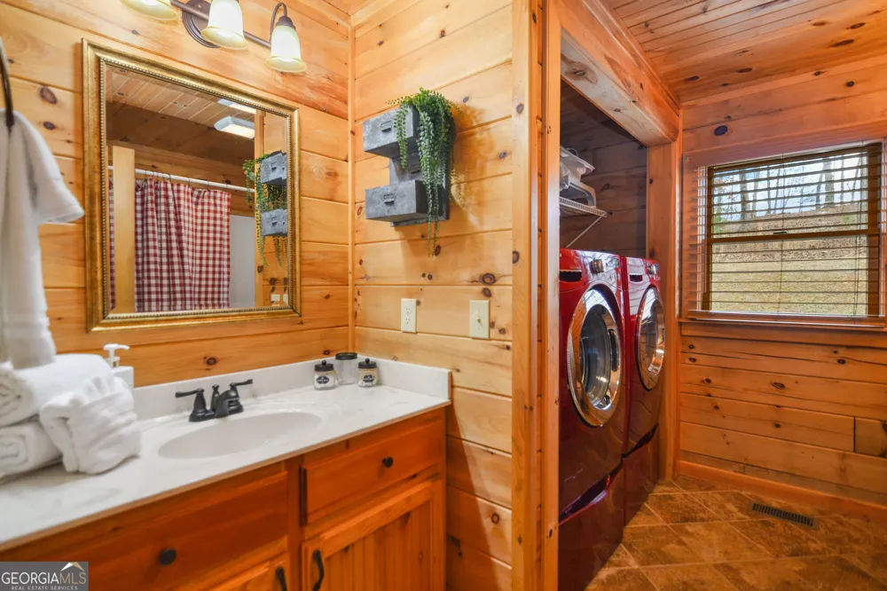 385 Shields RD Mineral Bluff, GA 30559