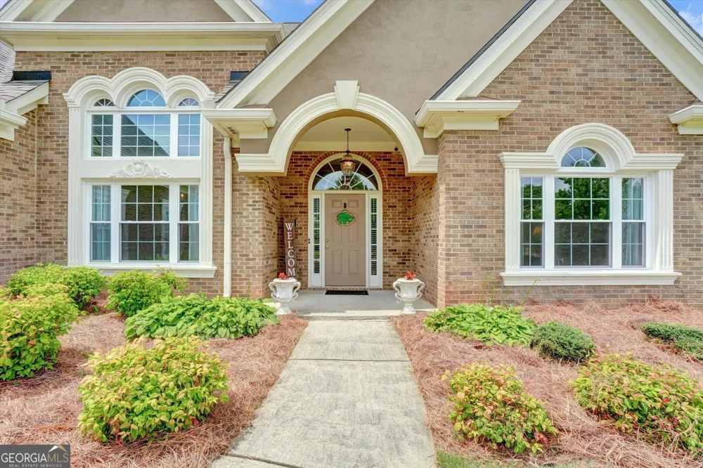 5813 Coles CT Buford, GA 30518