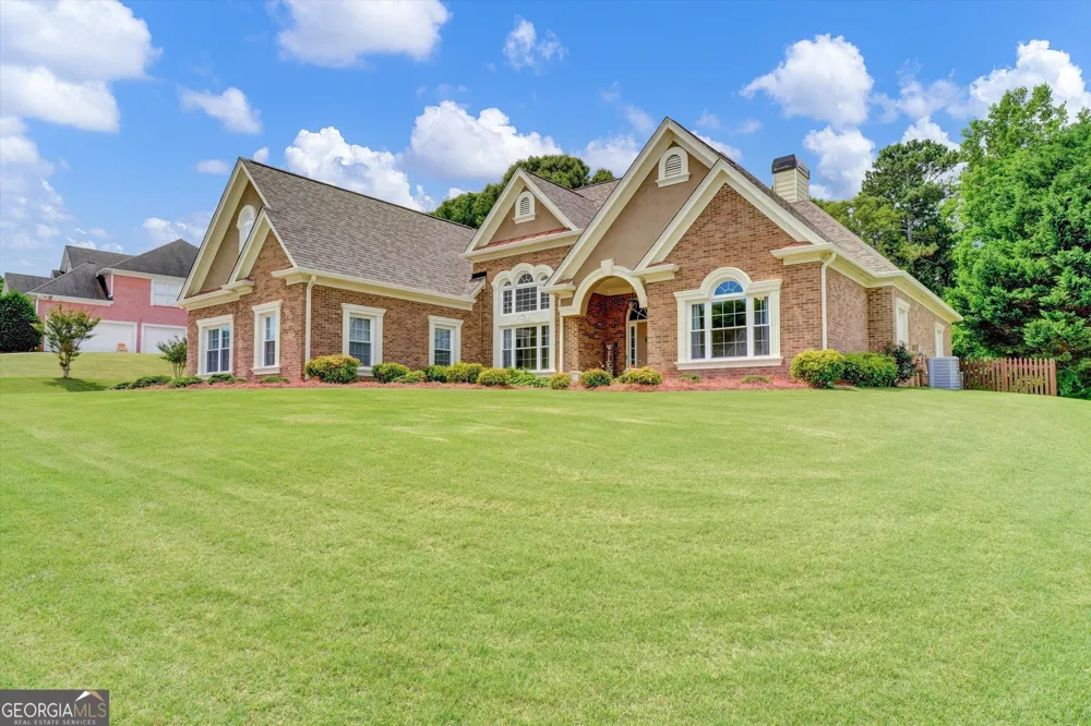 5813 Coles CT Buford, GA 30518