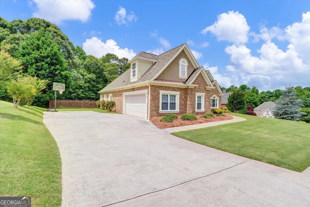 5813 Coles CT Buford, GA 30518