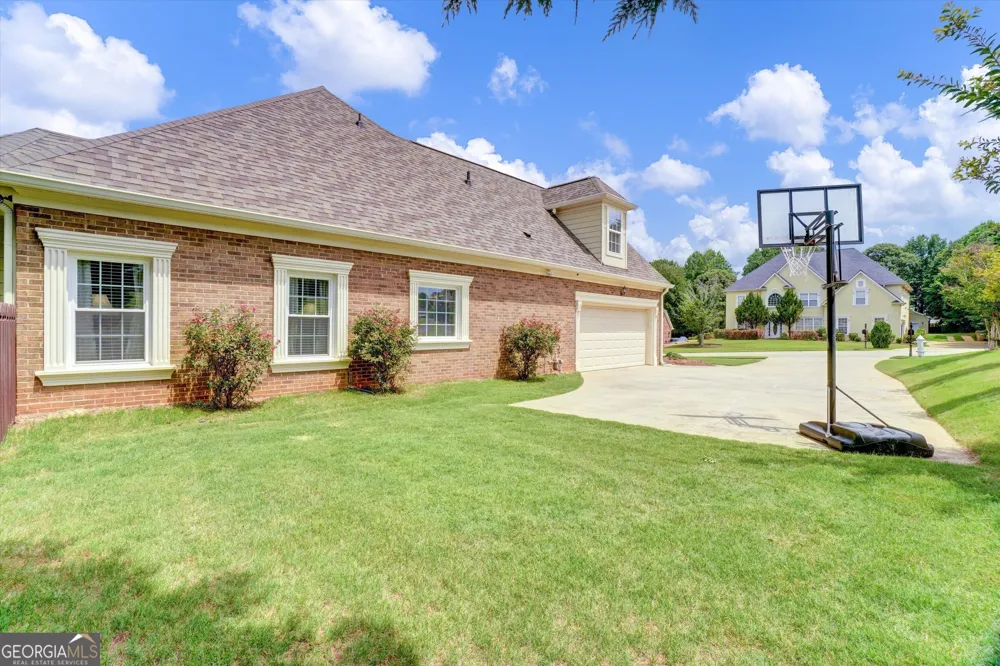 5813 Coles CT Buford, GA 30518