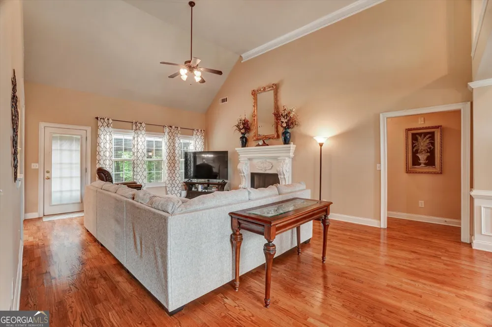 5813 Coles CT Buford, GA 30518