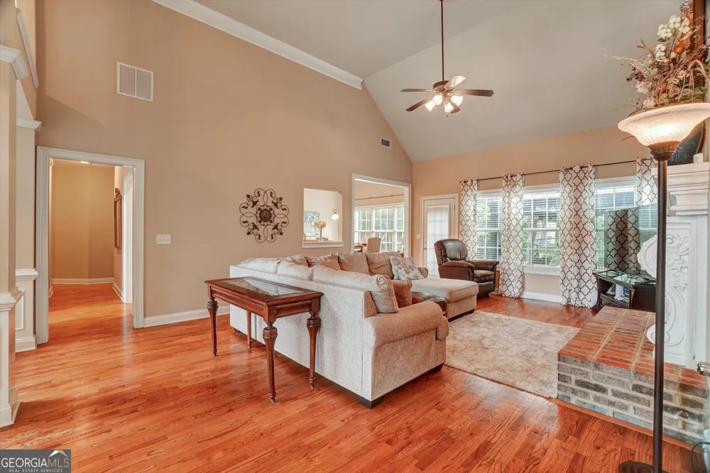 5813 Coles CT Buford, GA 30518