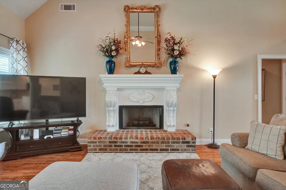 5813 Coles CT Buford, GA 30518