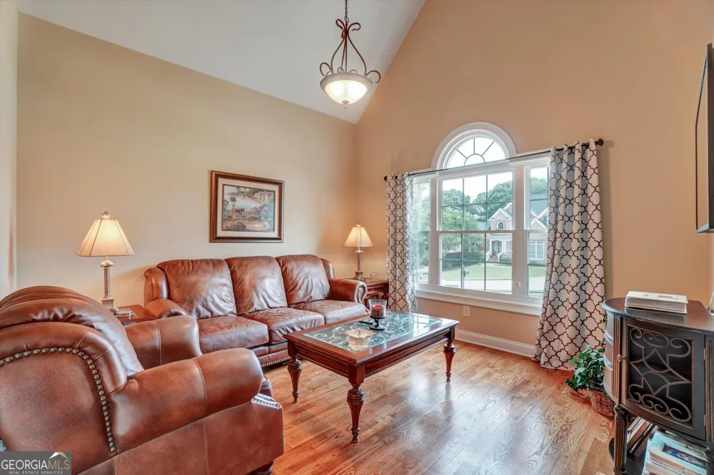 5813 Coles CT Buford, GA 30518