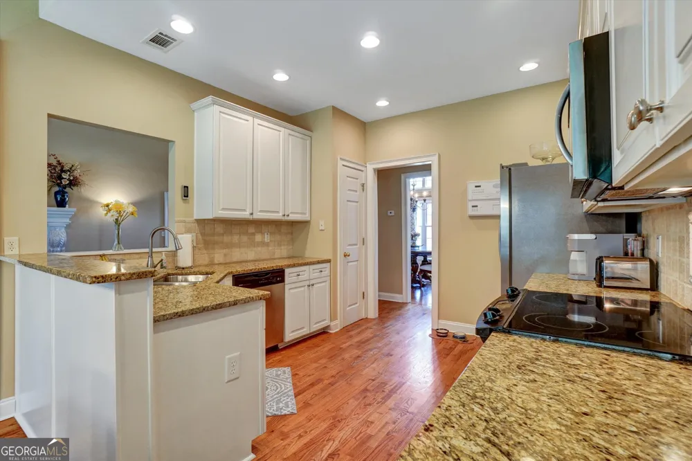 5813 Coles CT Buford, GA 30518