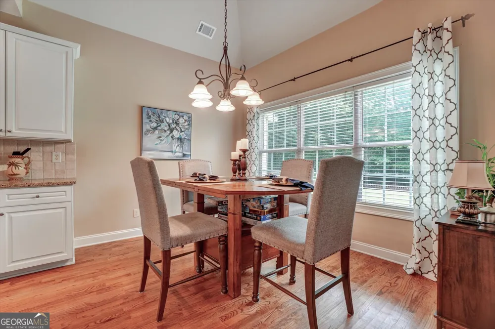 5813 Coles CT Buford, GA 30518