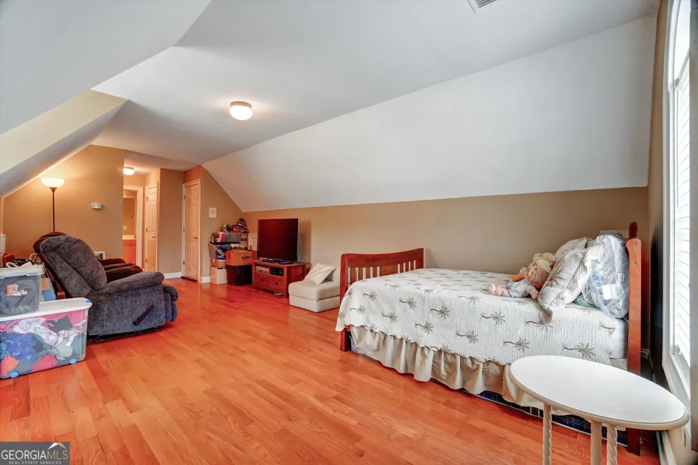 5813 Coles CT Buford, GA 30518