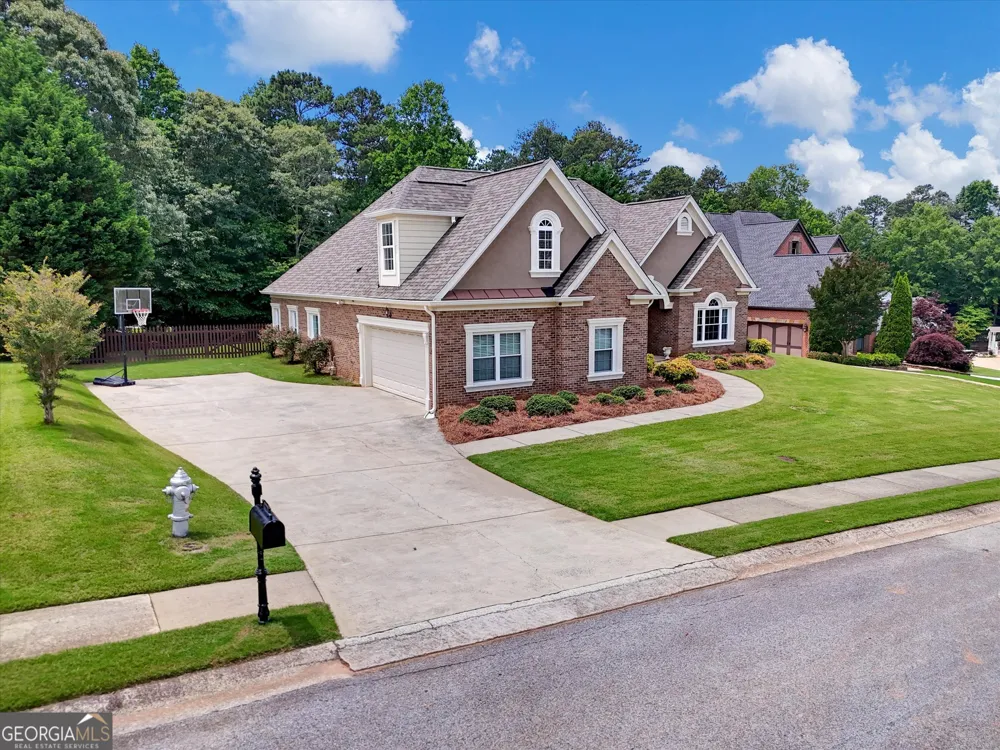 5813 Coles CT Buford, GA 30518