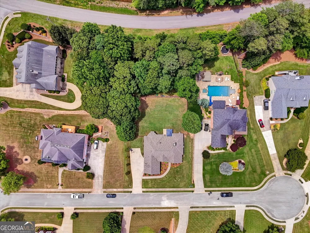 5813 Coles CT Buford, GA 30518