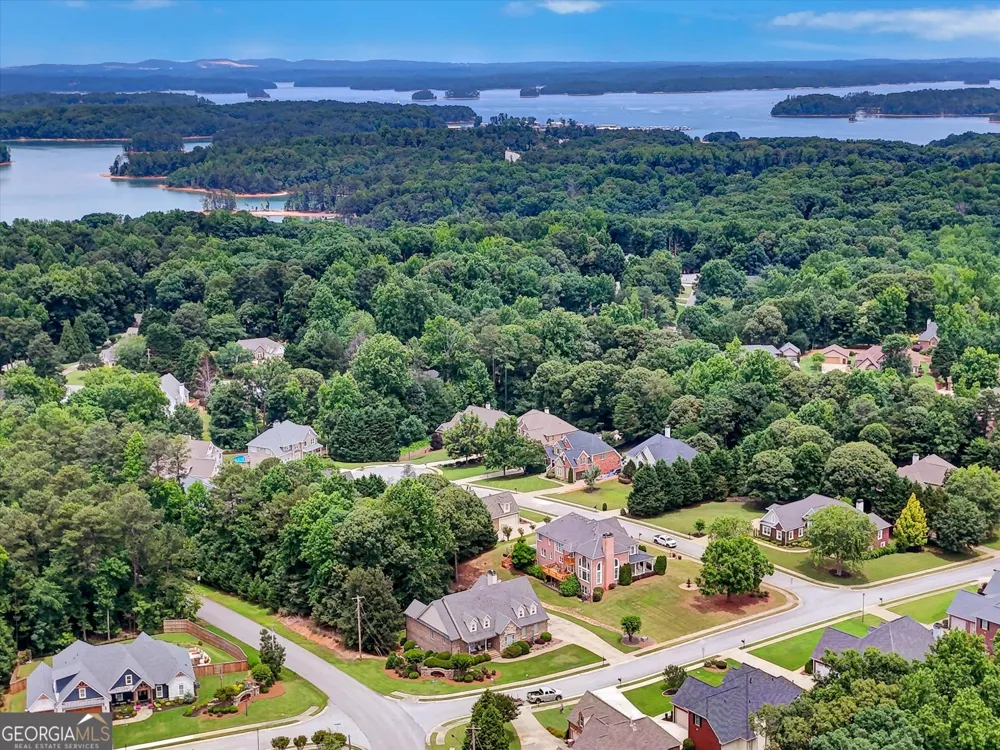 5813 Coles CT Buford, GA 30518