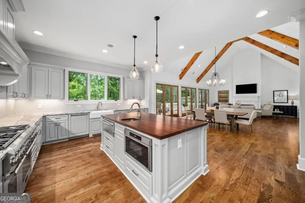 6321 Hunting Creek RD Sandy Springs, GA 30328