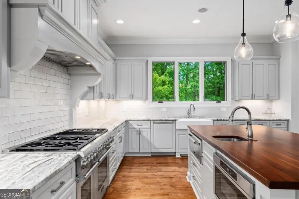 6321 Hunting Creek RD Sandy Springs, GA 30328