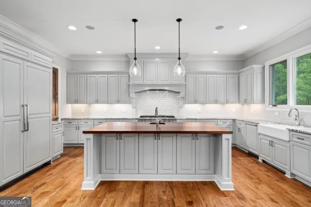 6321 Hunting Creek RD Sandy Springs, GA 30328