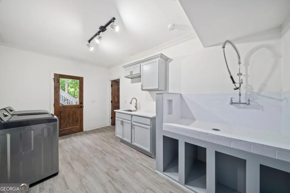 6321 Hunting Creek RD Sandy Springs, GA 30328