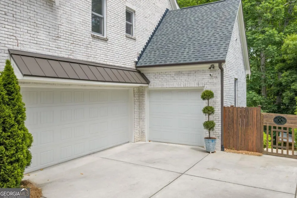 6321 Hunting Creek RD Sandy Springs, GA 30328