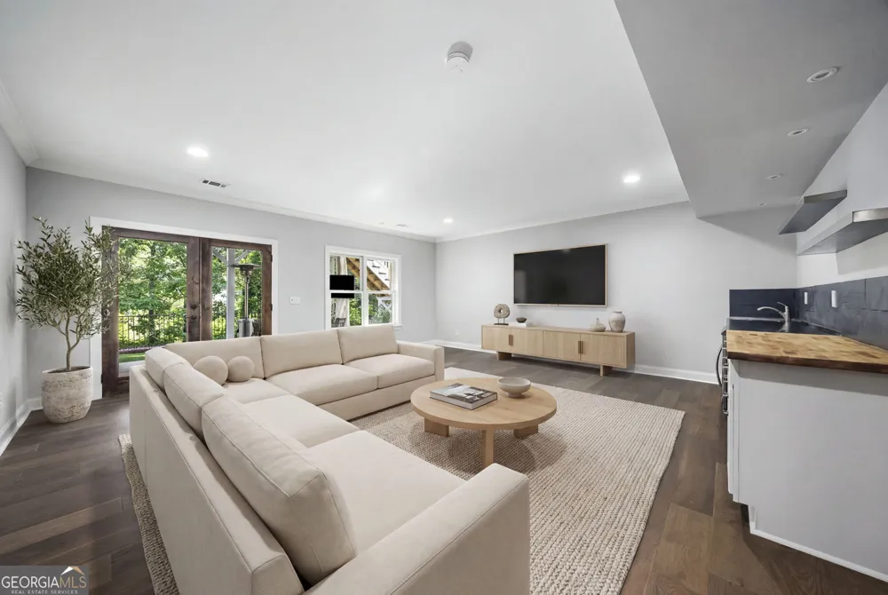 6321 Hunting Creek RD Sandy Springs, GA 30328