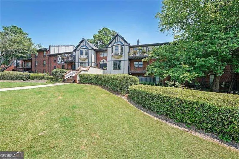 6851 Roswell RD Atlanta, GA 30328