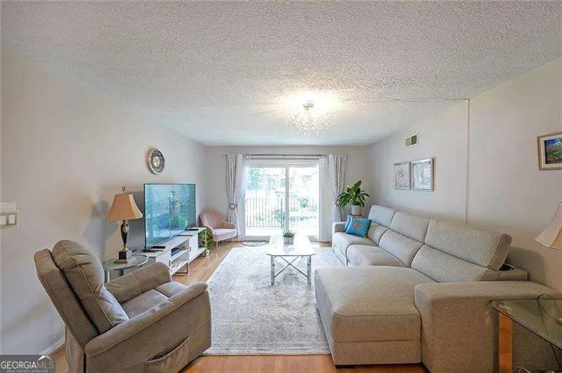 6851 Roswell RD Atlanta, GA 30328
