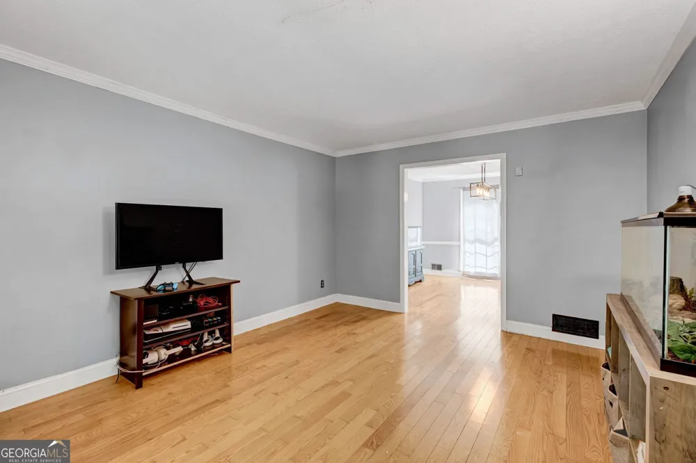 4162 Riverdale DR Snellville, GA 30039
