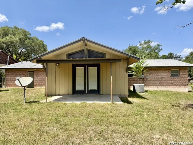 705 Loma Vista Kenedy, TX 78119