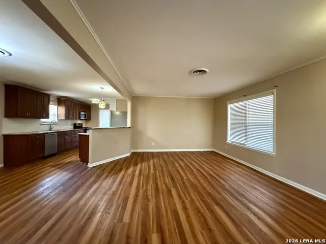 705 Loma Vista Kenedy, TX 78119