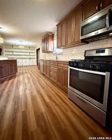 705 Loma Vista Kenedy, TX 78119