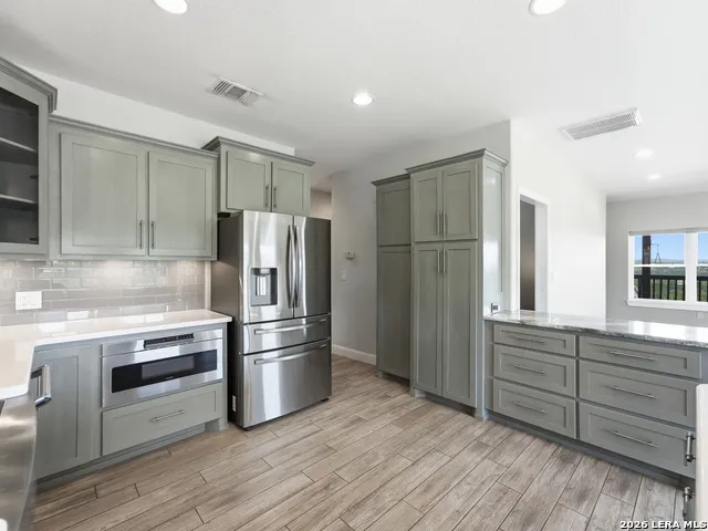 412 Bear Springs Trl Pipe Creek, TX 78063