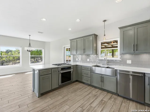 412 Bear Springs Trl Pipe Creek, TX 78063
