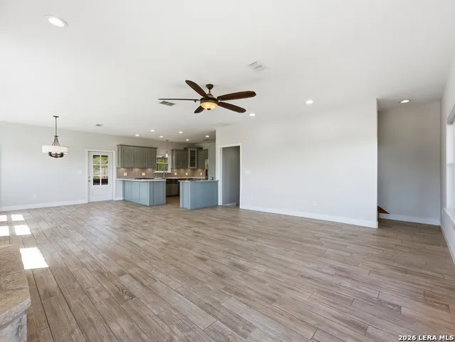 412 Bear Springs Trl Pipe Creek, TX 78063