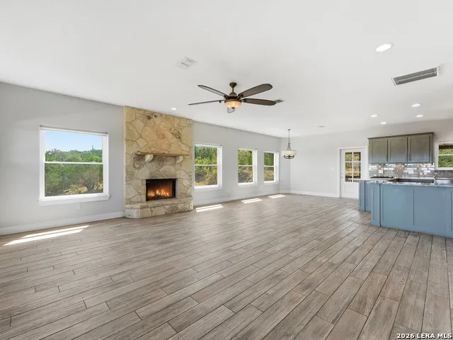 412 Bear Springs Trl Pipe Creek, TX 78063