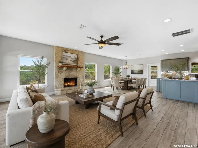 412 Bear Springs Trl Pipe Creek, TX 78063