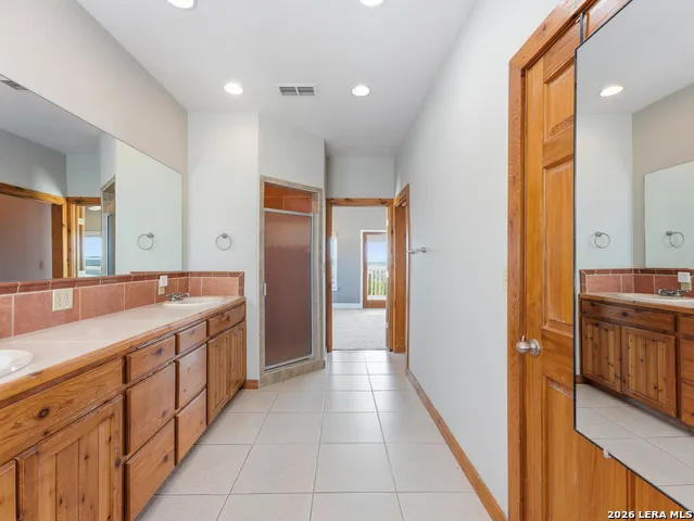 412 Bear Springs Trl Pipe Creek, TX 78063