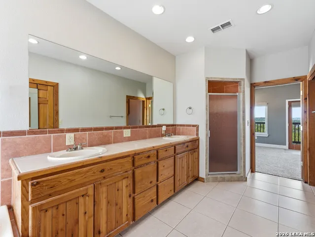 412 Bear Springs Trl Pipe Creek, TX 78063