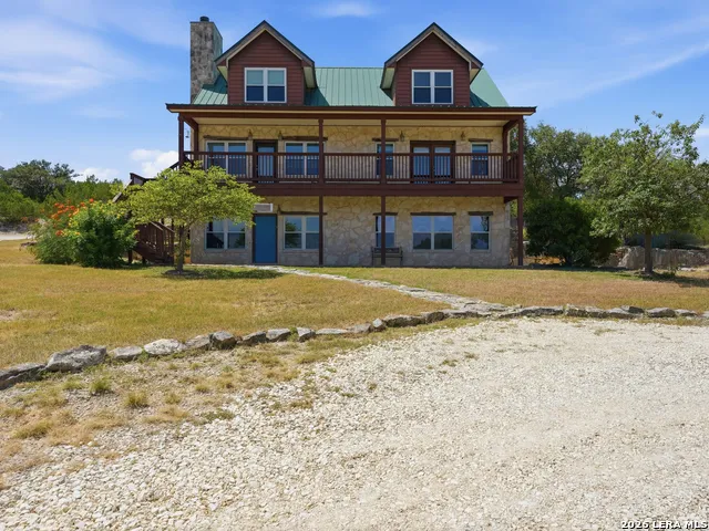 412 Bear Springs Trl Pipe Creek, TX 78063