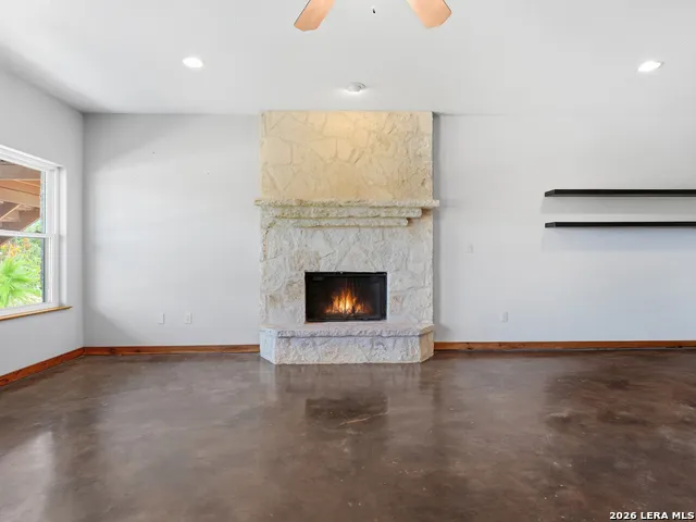 412 Bear Springs Trl Pipe Creek, TX 78063