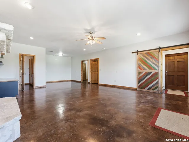 412 Bear Springs Trl Pipe Creek, TX 78063