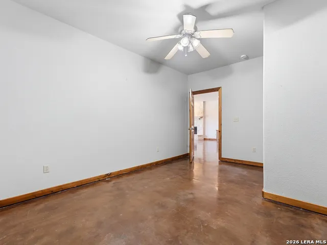 412 Bear Springs Trl Pipe Creek, TX 78063