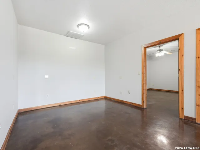 412 Bear Springs Trl Pipe Creek, TX 78063