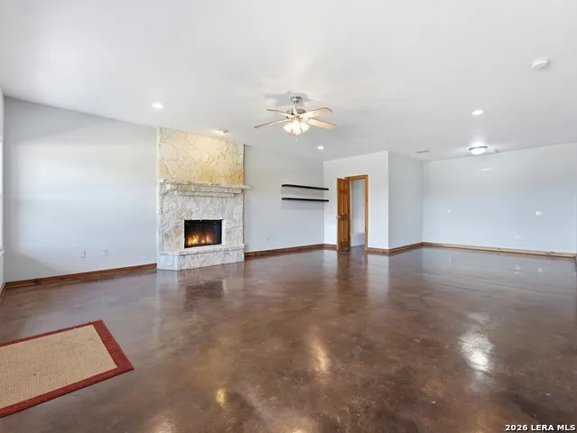 412 Bear Springs Trl Pipe Creek, TX 78063