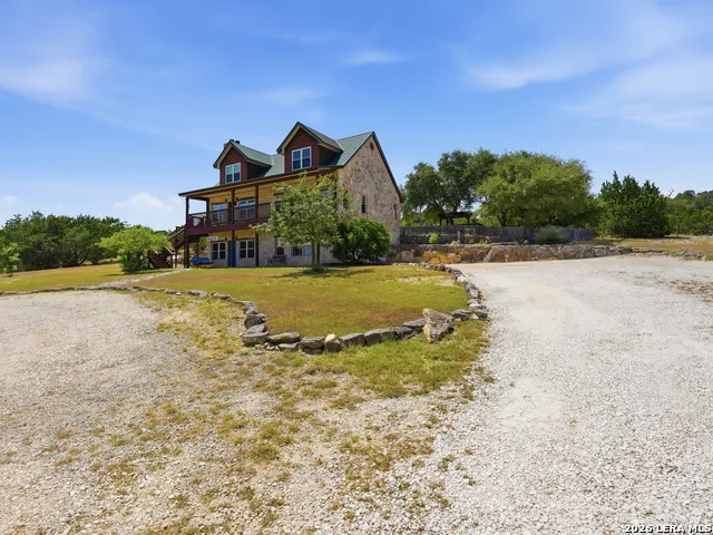 412 Bear Springs Trl Pipe Creek, TX 78063