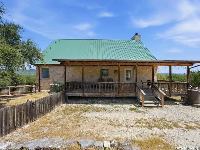 412 Bear Springs Trl Pipe Creek, TX 78063