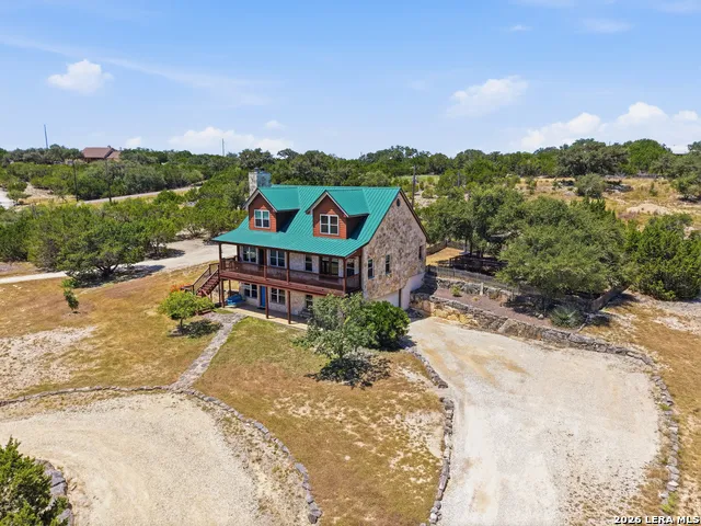 412 Bear Springs Trl Pipe Creek, TX 78063